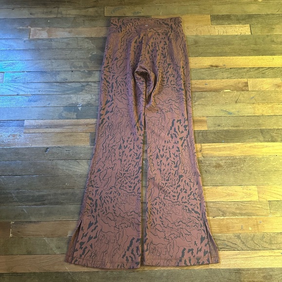 Lululemon Split Hem Groove Pants - Size 8 - Picture 3 of 5